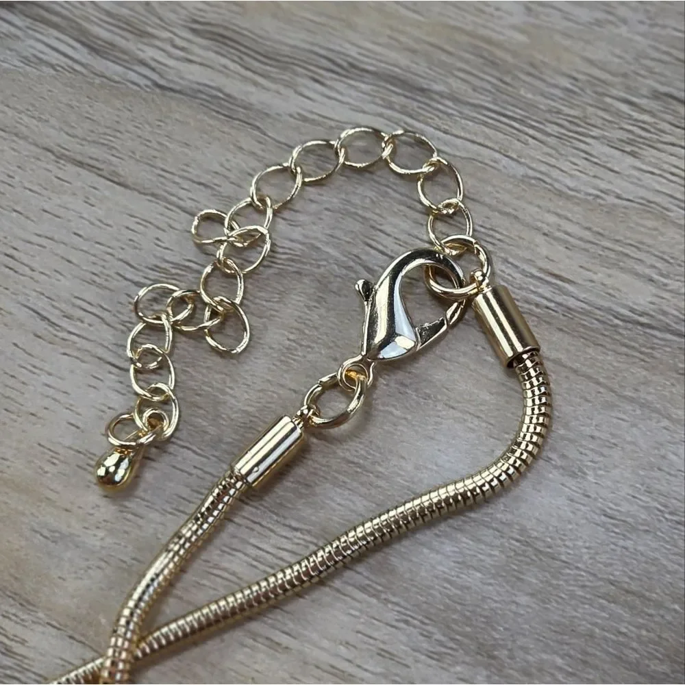 ☔️🔸️NIB Matte Gold Metal Heart Pendant Long Necklace